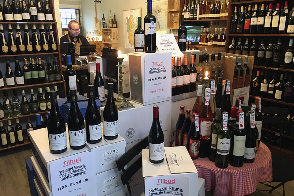 Vin, Spiritus, Chokolade, Gavekurve. Højbjerg Vine, Kridthøjvej 4, 8270 Højbjerg. Aarhus. hoejbjergvine.dk